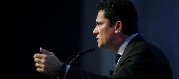 Sérgio Moro é comunicado sobre novas investigações contra José Dirceu Sérgio Moro é comunicado sobre novas investigações contra José Dirceu