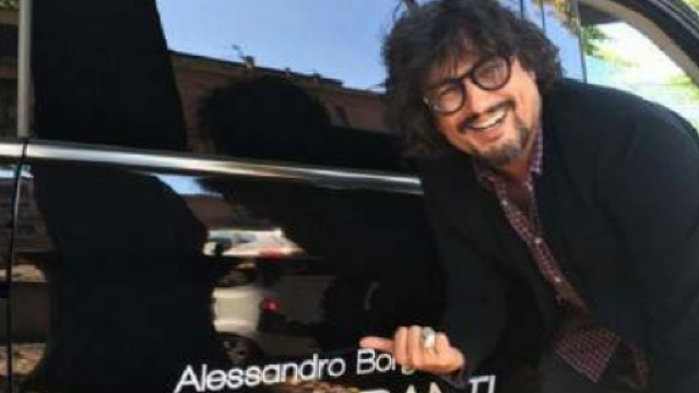 Alessandro Borghese è il conduttore del seguitissimo programma televisivo "Quattro Ristoranti"