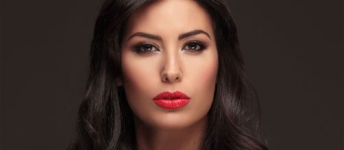 Elisabetta Gregoraci sfoggia un abito hot e tutti si chiedono se indossa l'intimo.