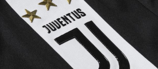 La Juventus ha presentado su tercera equipación hecha por Adidas La Juventus ha presentado su tercera equipación hecha por Adidas