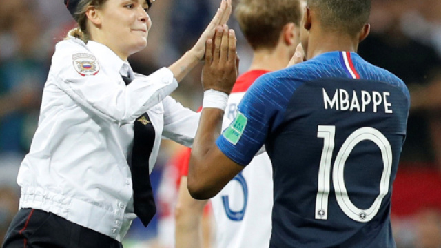 15 jours de prison pour les Pussy Riot après leur intrusion sur le stade de Moscou lors de la finale de la coupe du monde