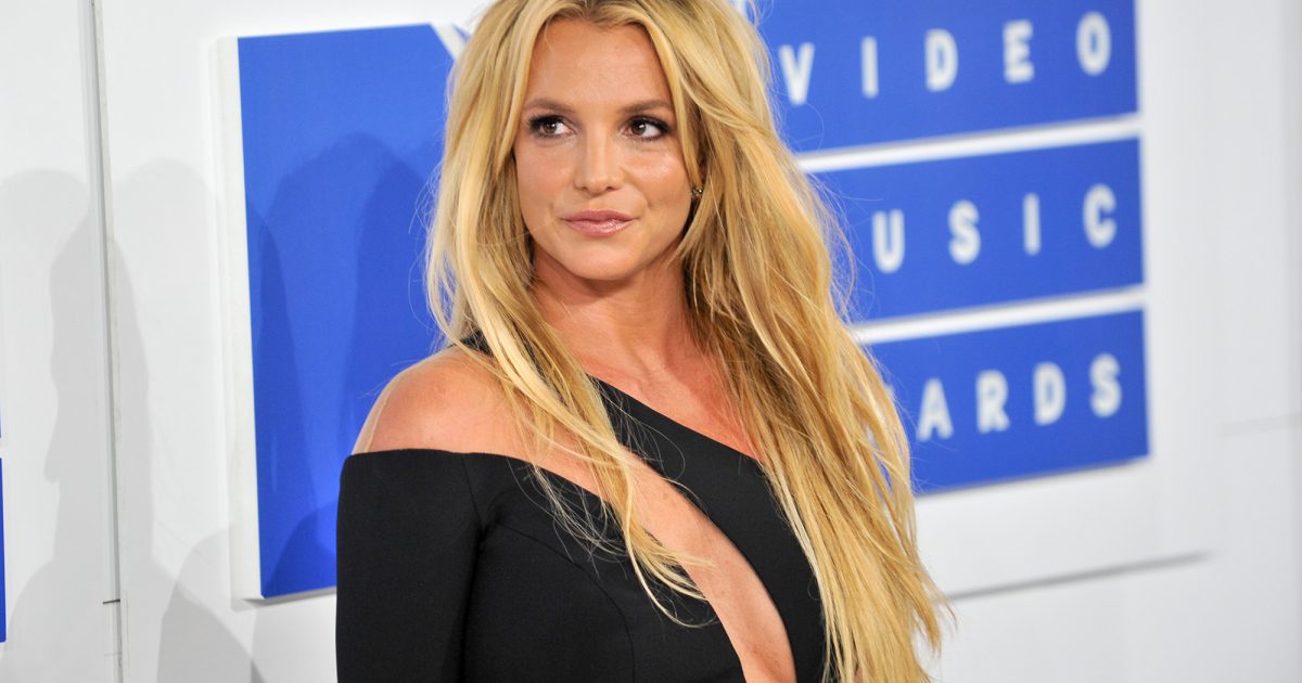 Incidente Osé Per Britney Spears Durante Un Concerto Décolleté In Vista Foto