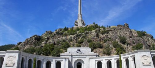 El Gobierno español sigue dispuesto a exhumar los restos de Franco de su actual tumba