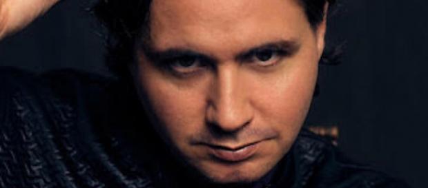 Actor Matt de Rogatis stars as Richard III. / Image via Chris Loupos, used with permission. Actor Matt de Rogatis stars as Richard III. / Image via Chris Loupos, used with permission.