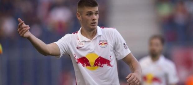 Duje Caleta-Car devrait bien signer à l'OM, malgré de nouvelles rumeurs de transfert vers Séville. Duje Caleta-Car devrait bien signer à l'OM, malgré de nouvelles rumeurs de transfert vers Séville.