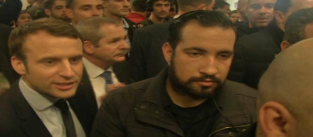 Alexandre Benalla, collaborateur d'E. Macron, mis à pied pour violences puis réintégré Alexandre Benalla, collaborateur d'E. Macron, mis à pied pour violences puis réintégré