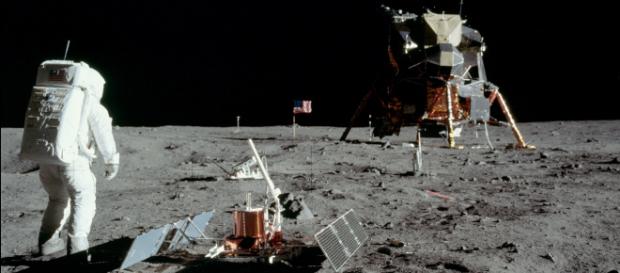 Buzz Aldrin on the Moon conducting an experiment (Image courtesy – Neil Armstrong, Wikimedia Commons) Buzz Aldrin on the Moon conducting an experiment (Image courtesy – Neil Armstrong, Wikimedia Commons)