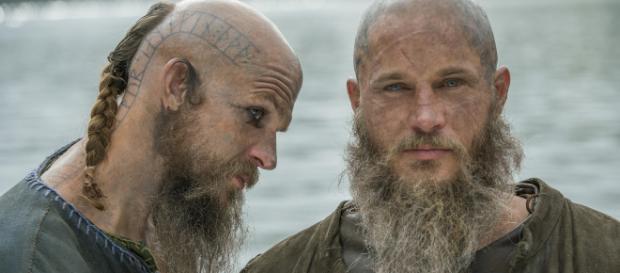 Floki e Ragnar, personagens de Vikings Floki e Ragnar, personagens de Vikings