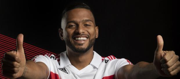 Reinaldo marcou dois gols no Majestoso Reinaldo marcou dois gols no Majestoso