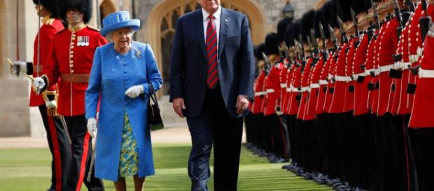 La reina Isabel lanza mensajes a Trump llevando un broche que le regaló Barack Obama La reina Isabel lanza mensajes a Trump llevando un broche que le regaló Barack Obama
