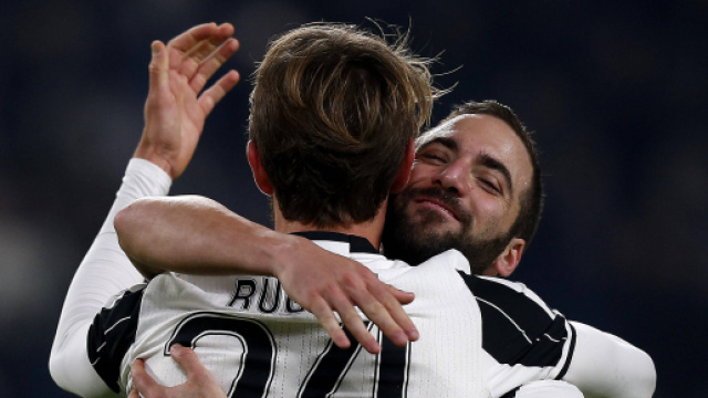 Chelsea donne tout pour recruter l'attaquant Higuain et le défenseur Rugani.