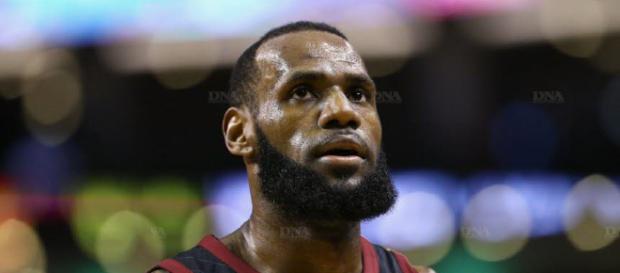 A la Une | LeBron James a signé chez les Los Angeles Lakers - dna.fr A la Une | LeBron James a signé chez les Los Angeles Lakers - dna.fr