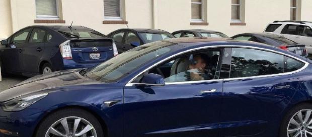 Tesla raises Model 3 target to 6,000 units per week; analysts sceptical - Image credit - Smnt | Wikimedia Tesla raises Model 3 target to 6,000 units per week; analysts sceptical - Image credit - Smnt | Wikimedia
