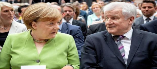 La crise politique autour des migrants se poursuit en Allemagne La crise politique autour des migrants se poursuit en Allemagne