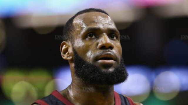 A la Une | LeBron James a signé chez les Los Angeles Lakers - dna.fr