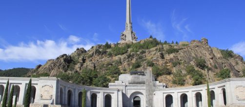El prior del Valle de los Caídos se rebela contra el gobierno y homenajea a Franco