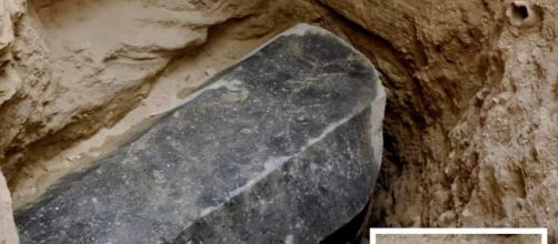 EGIPTO / El sarcófago negro encontrado hace 3 semanas no era de Alejandro Magno