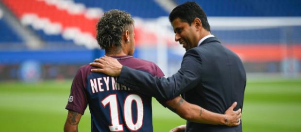 Neymar a rejeté les rumeurs l'envoyant au Real Madrid durant ce mercato estival. Neymar a rejeté les rumeurs l'envoyant au Real Madrid durant ce mercato estival.