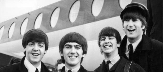 Paul McCartney, George Harrison, Ringo Star e John Lennon em 1964 Paul McCartney, George Harrison, Ringo Star e John Lennon em 1964