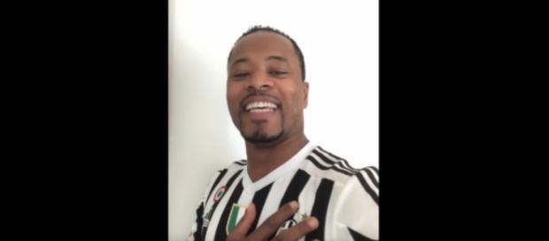 Vidéo. Patrice Evra chante du Bocelli pour souhaiter à sa manière la bienvenue à Ronaldo Vidéo. Patrice Evra chante du Bocelli pour souhaiter à sa manière la bienvenue à Ronaldo