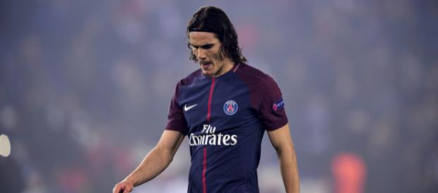 Edinson Cavani entretiendrait des contacts réguliers avec Naples durant cette période des transferts. Edinson Cavani entretiendrait des contacts réguliers avec Naples durant cette période des transferts.