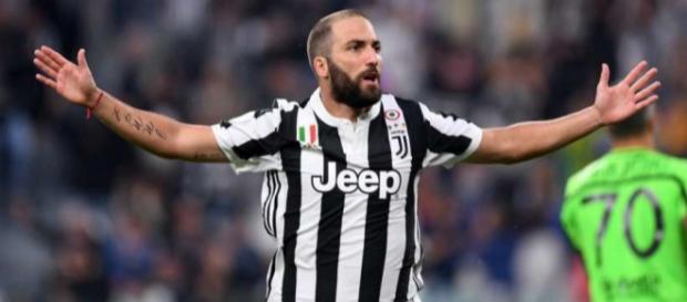 Gonzalo Higuain pourrait devenir un attaquant des Blues, car les négociations avec la Juventus avancent bien. Gonzalo Higuain pourrait devenir un attaquant des Blues, car les négociations avec la Juventus avancent bien.