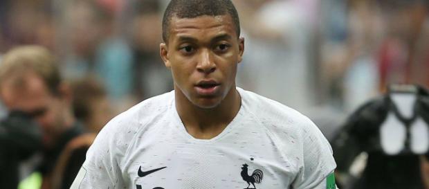 PHOTO Mondial 2018 : Kylian Mbappé grillé en pleine sieste, les ... - voici.fr PHOTO Mondial 2018 : Kylian Mbappé grillé en pleine sieste, les ... - voici.fr