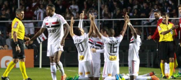 São Paulo vence Corinthians de goleada no Brasileirão São Paulo vence Corinthians de goleada no Brasileirão