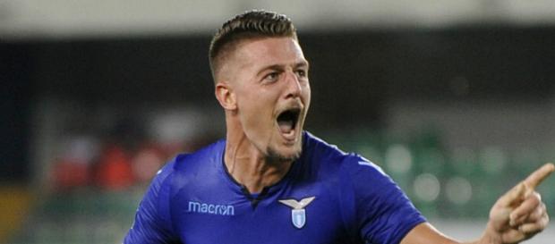 Sergej Milinkovic-Savic devrait signer une prolongation de contrat avec la Lazio Rome, au détriment du Real Madrid. Sergej Milinkovic-Savic devrait signer une prolongation de contrat avec la Lazio Rome, au détriment du Real Madrid.