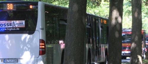 ALEMANIA / Al menos 10 heridos tras el ataque de un hombre con arma blanca en un autobús