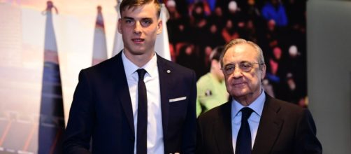 El Real Madrid presenta a Andriy Lunin como nuevo portero del club