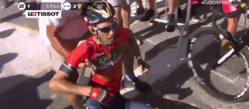 Nibali, l'incidente sull'Alpe d'Huez