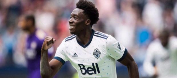 Alphonso Davies, jeune révélation de 17 ans, vient de signer au Bayern Munich durant ce mercato. Alphonso Davies, jeune révélation de 17 ans, vient de signer au Bayern Munich durant ce mercato.