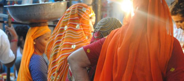 India, 15enne stuprata dal fratello abortisce e viene condannata. India, 15enne stuprata dal fratello abortisce e viene condannata.