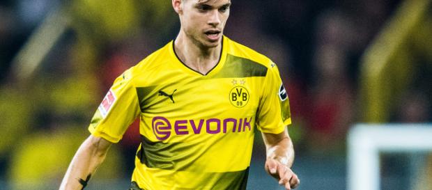 Julian Weigl, the key to Borussia Dortmund's success | bundesliga.com - bundesliga.com Julian Weigl, the key to Borussia Dortmund's success | bundesliga.com - bundesliga.com