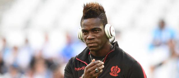 Mario Balotelli pourrait finalement passer une troisième année à Nice après le mercato. Mario Balotelli pourrait finalement passer une troisième année à Nice après le mercato.