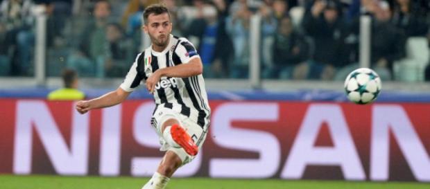 Miralem Pjanic pourrait échapper au PSG, car Manchester City pourrait faire une très grosse offre à la Juventus pour ce joueur. Miralem Pjanic pourrait échapper au PSG, car Manchester City pourrait faire une très grosse offre à la Juventus pour ce joueur.
