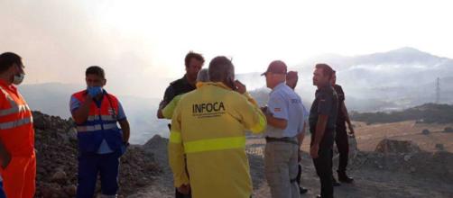 Desalojadas 50 personas de sus viviendas por un incendio forestal en Casares