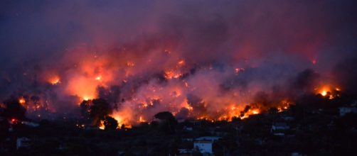 Grecia, vasto incendio vicino Atene: 50 morti e oltre 100 feriti ... - sky.it