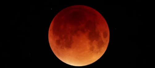 Luna di sangue: venerdì potremo vedere l'eclissi totale più lunga ... - vistanet.it