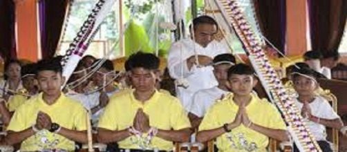 Niños rescatados en Tailandia serán iniciados como monjes