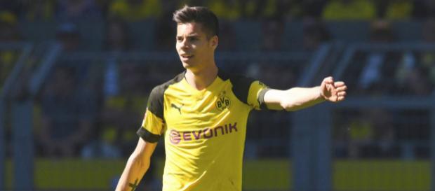 Le PSG a champ libre pour recruter Julian Weigl depuis Dortmund, maintenant que le club allemand lui a donné l'autorisation de partir. Le PSG a champ libre pour recruter Julian Weigl depuis Dortmund, maintenant que le club allemand lui a donné l'autorisation de partir.