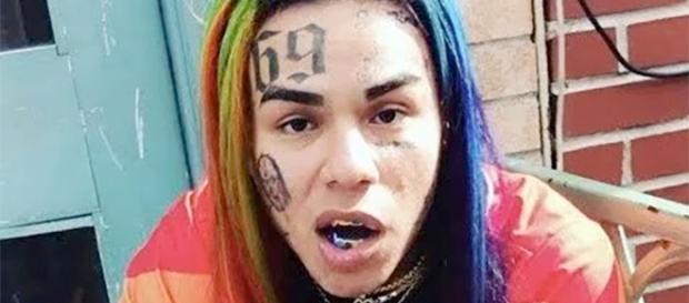 Nella foto il rapper 6ix9ine - peoplespostmedia.com Nella foto il rapper 6ix9ine - peoplespostmedia.com