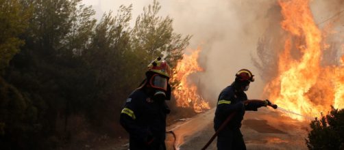 Al menos 50 muertos y 156 heridos en varios incendios en Atenas