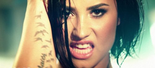 Demi Lovato ricoverata per sospetta overdose - YouTube.