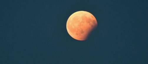 Eclissi totale, venerdì 27 luglio una Luna rossa da record: 103 minuti