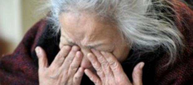 Cremona, anziana sola chiama i carabinieri e finge di sentire i ladri. Cremona, anziana sola chiama i carabinieri e finge di sentire i ladri.