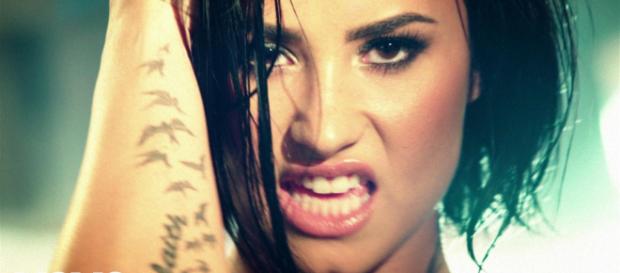 Demi Lovato ricoverata per sospetta overdose - YouTube. Demi Lovato ricoverata per sospetta overdose - YouTube.