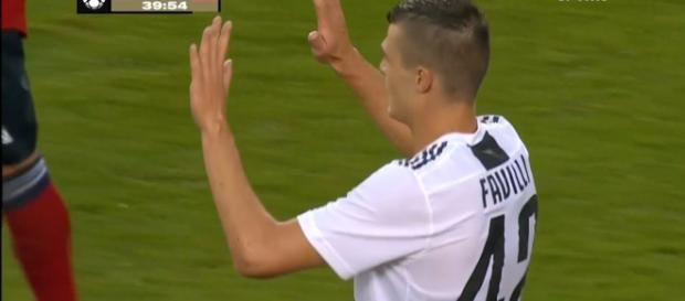 Favilli fez os dois gols do jogo Favilli fez os dois gols do jogo
