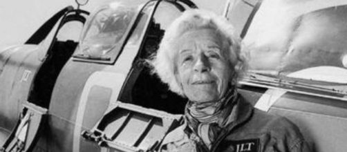 Addio a Mary Ellis, una delle ultime donne pilota degli Spitfire ... - cittadinapoli.com